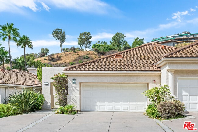 Building Photo - 602 Palisades Dr Rental