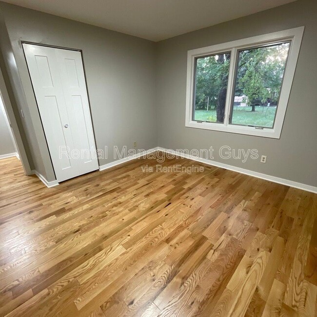 Photo - 8229 Halifax Ct N