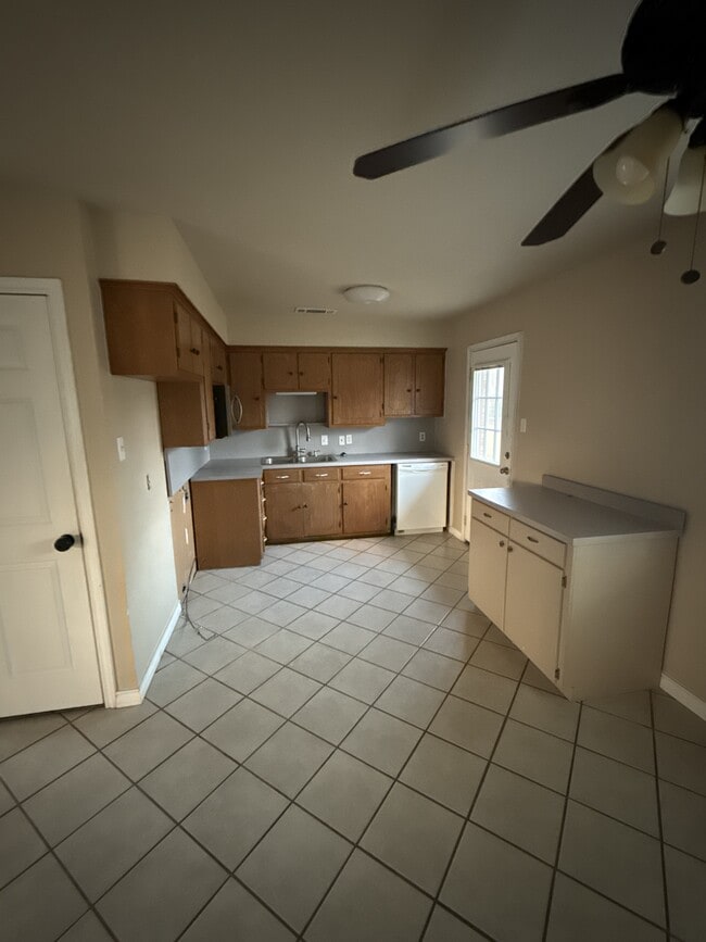 Photo - 220 Nichols Dr