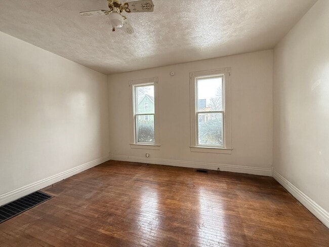 Photo - HOUSE...LARGE 3 Bedroom 2 Bath