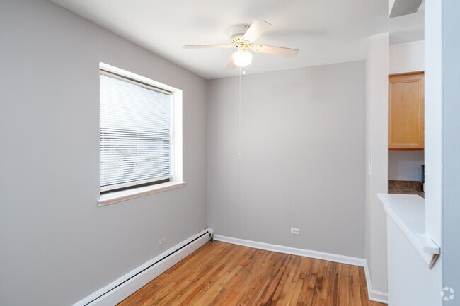 1BR, 1BA - 720SF -Dining Room