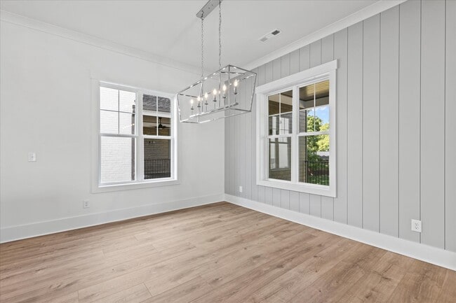 Photo - 321 Old Shackle Island Rd