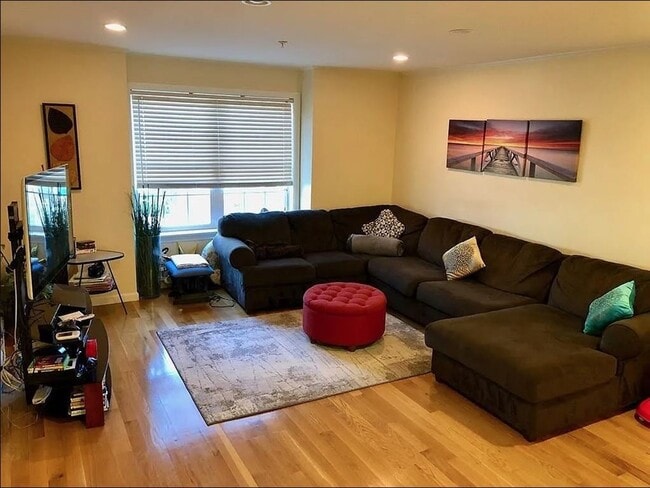 Building Photo - 20 4th St Unit 2 Rental