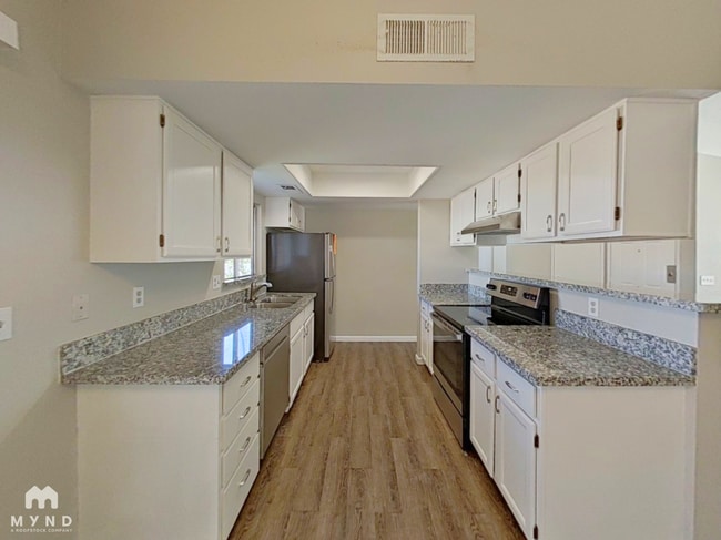 Photo - 425 E Rolly St