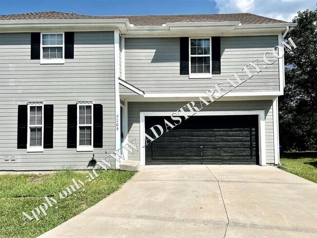 Building Photo - Spacious Shawnee Townhome 3 Bed/3 Bath-Com...