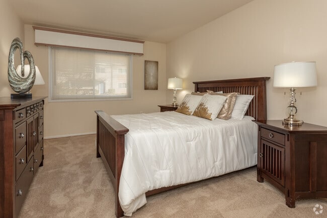 1BR, 1BA - 950SF