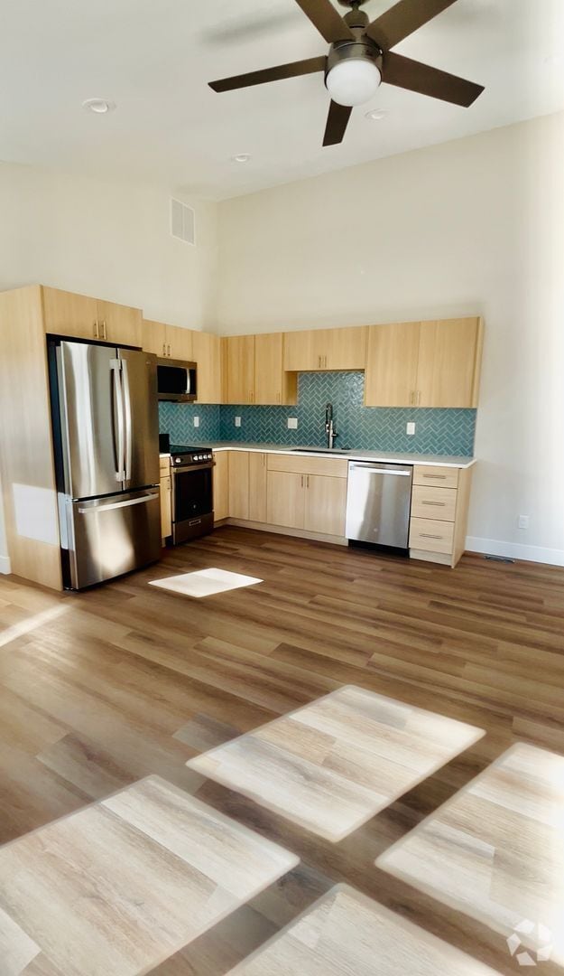 Building Photo - 109 Park Ave Unit 2 Rental