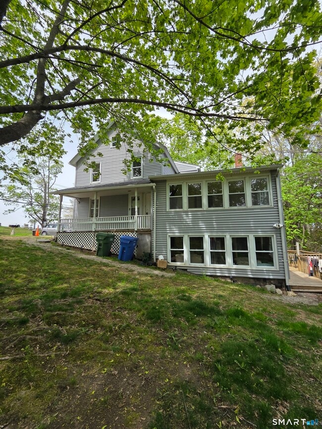 Building Photo - 22 Lakeview St Unit B