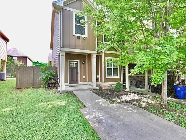 Building Photo - **REDUCED** TOWNHOME IN THE CITY