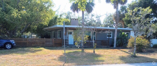 Building Photo - 450 McIntosh Rd Rental