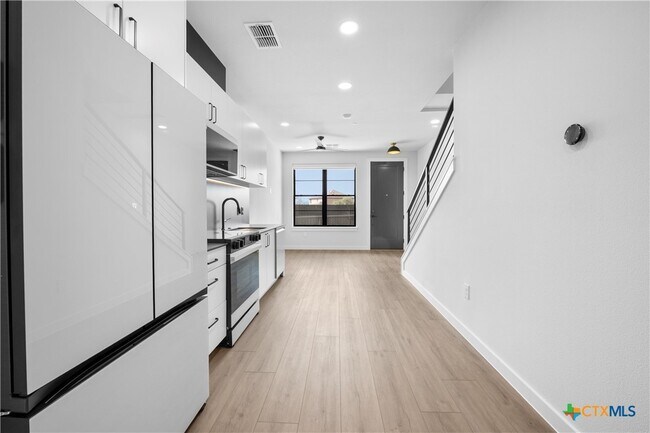 Photo - 634 Central Pkwy Unidad 1114