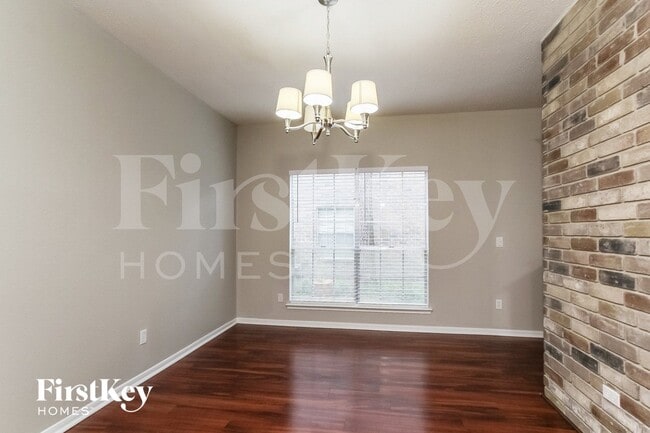 Photo - 123 S Village Knoll Cir
