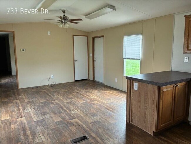 Photo - 733 W Bever Dr