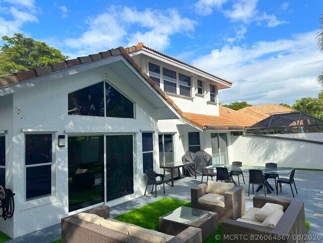 2252 NW 53rd St