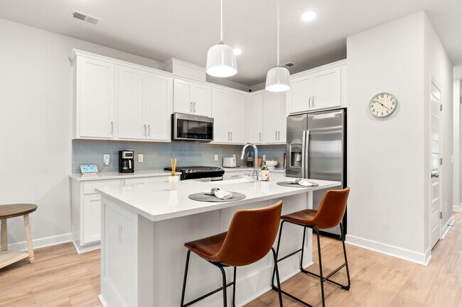 Photo - 825 Descartes St