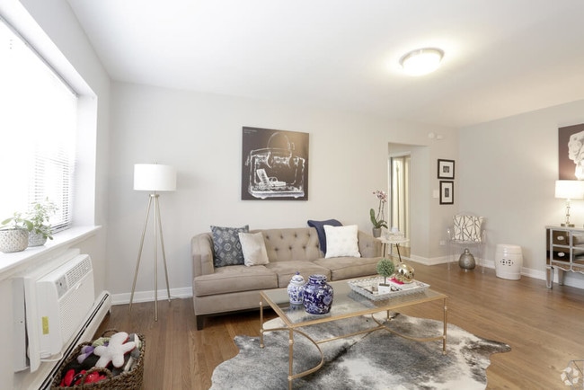 Renovated Living Room - Oakdale Terrace - 525 W Oakdale Ave