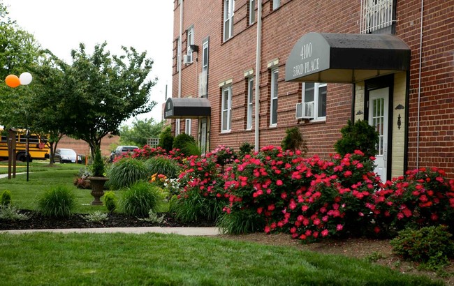 Photo - Hillcrest Village Apartments