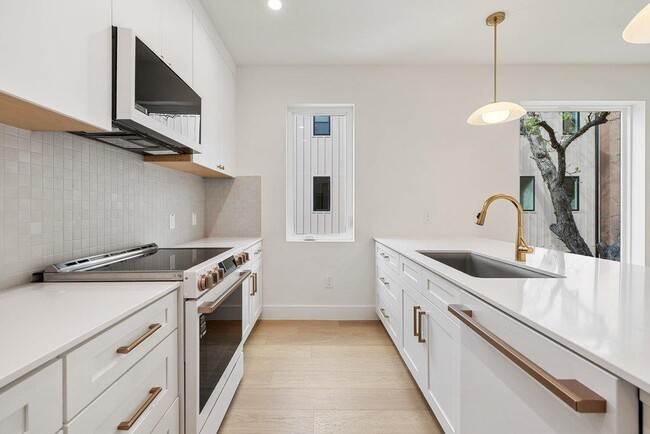 Photo - 732 Springdale Rd