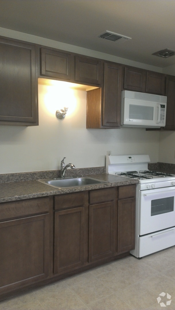 Building Photo - Roseville Duplex Rental