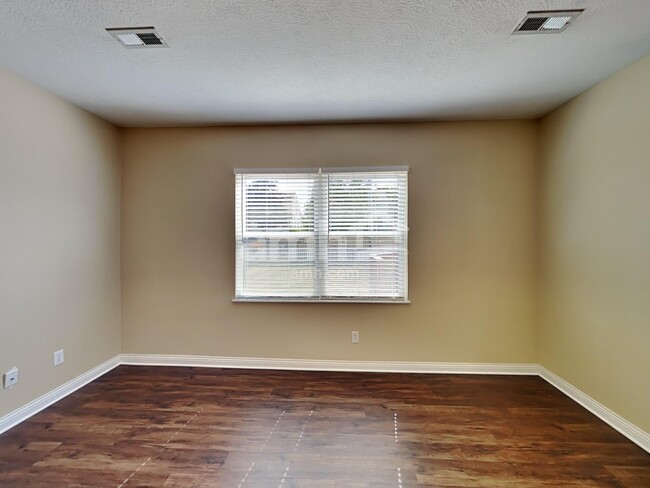 Photo - 328 Timbersmith Dr