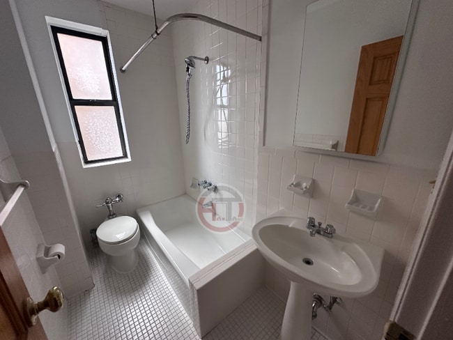 Photo - 2860 Buhre Ave Unit 4V