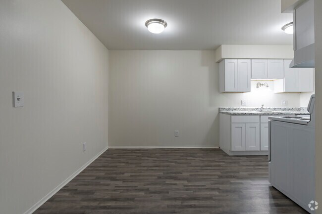2BR, 1BA - 900SF - Spruce - Dining Room - Pine Lake Apartments