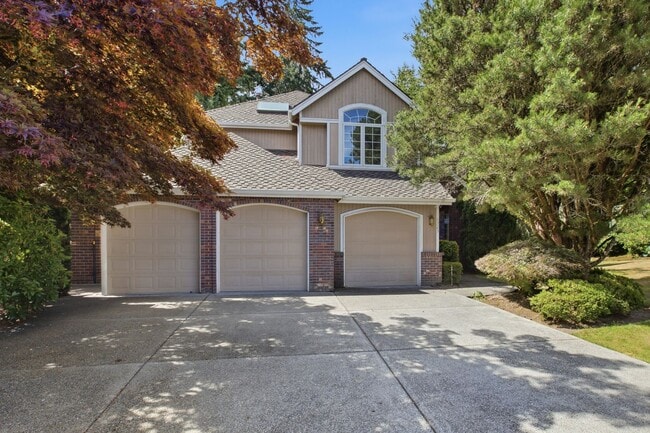 Building Photo - Modern Redmond Living in a Prime Location