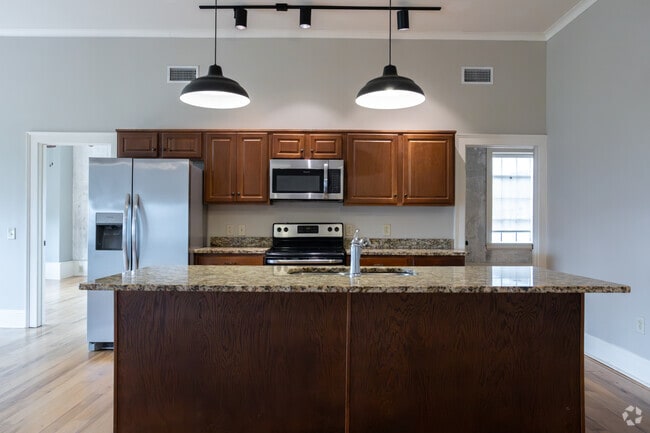 2BR, 2BA - 800SF - Kitchen