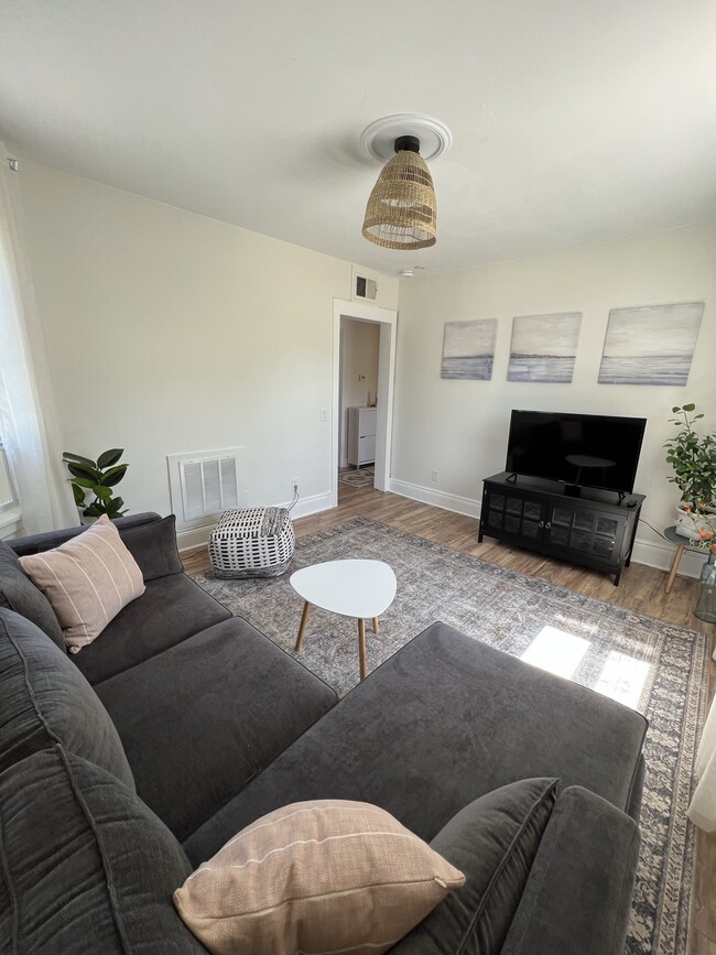 Photo - 1155 S Plymouth Ave Unit 1