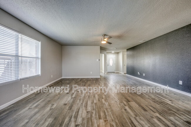 Photo - 121 Thoroughbred Dr