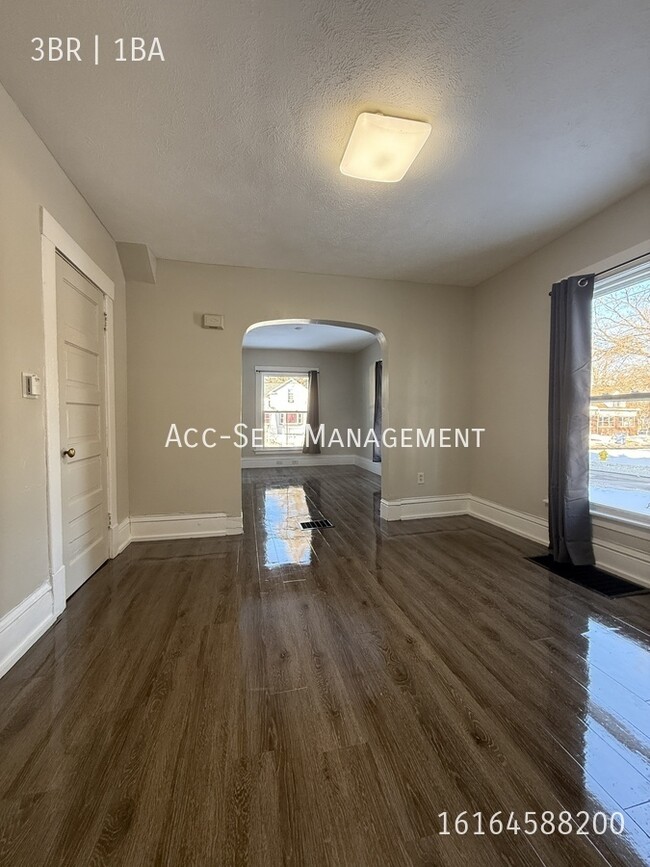 Photo - 956 Adams St SE