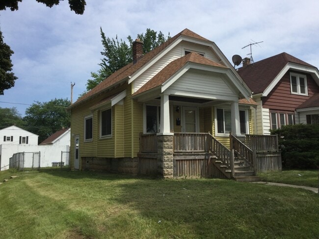 Photo - Roomy 3 Bedroom Single Family Home ( Franklin Heights )
