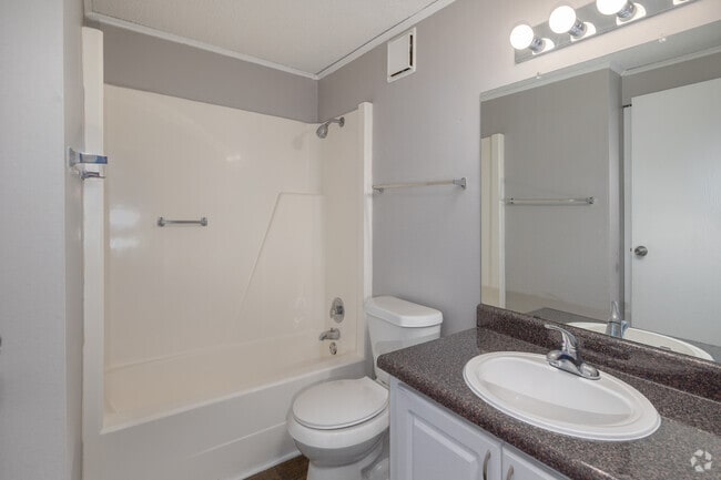 2BR, 2BA -876SF-Bathroom
