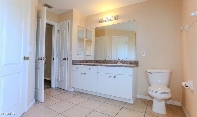 Building Photo - 317 NE 10th Terrace