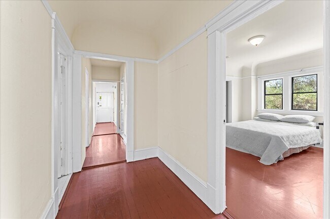 Photo - 1625 Martin Luther King Jr Way