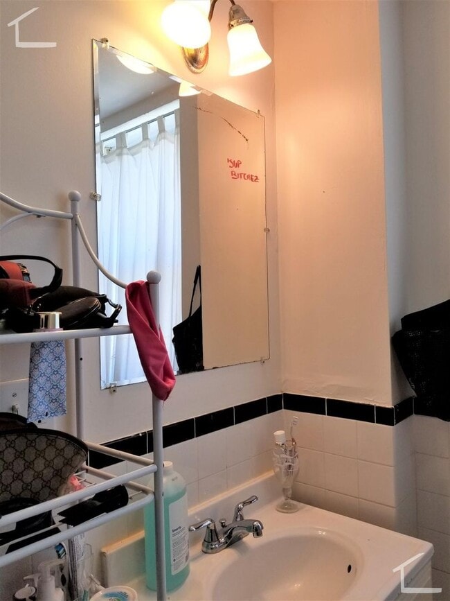 Building Photo - Packard's Corner three bedroom filled with sunlight Unit #19