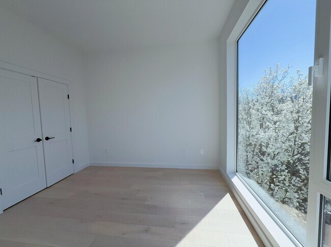 Photo - 425 3rd St Unit 315