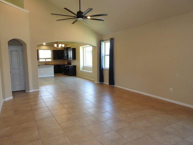 Photo - 2532 Bowen St