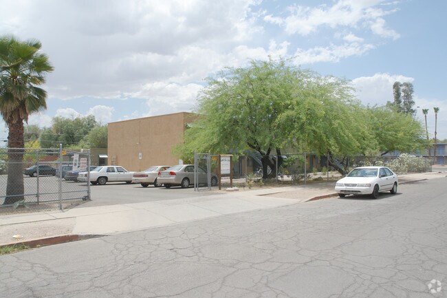 Euclid-Lee Apartments - Euclid-Lee Apartments