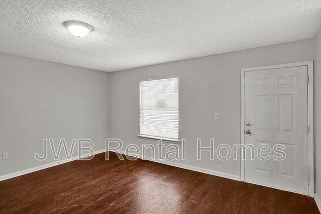 Photo - 1518 W 27th St