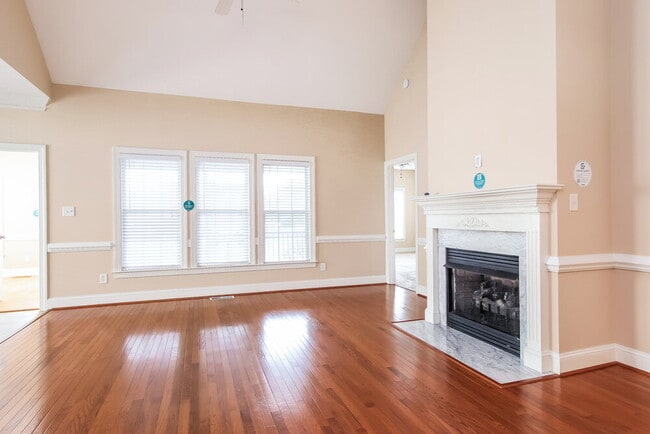 Photo - 2012 Watsonia Dr