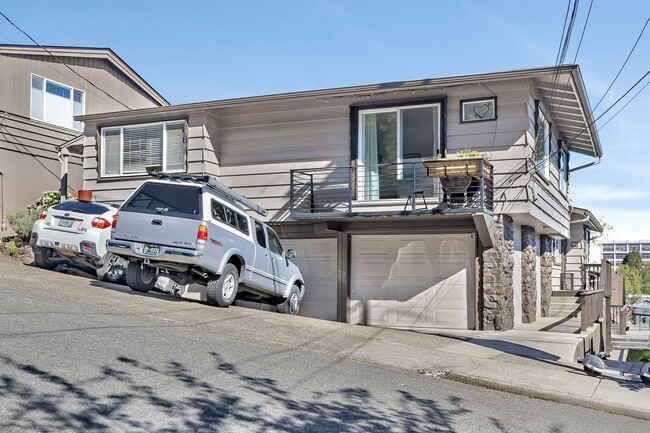 Building Photo - 1 Bed 1 Bath in Prime NW District! Unit Quimby Street NW 2765-A