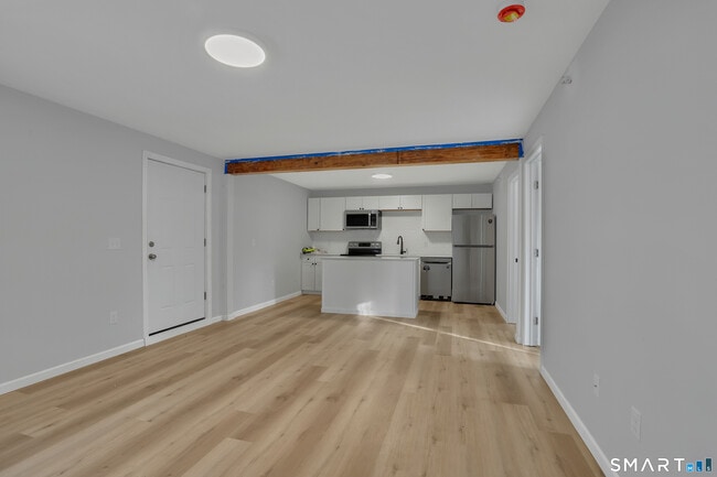 Building Photo - 194 Hartford Rd Unit A