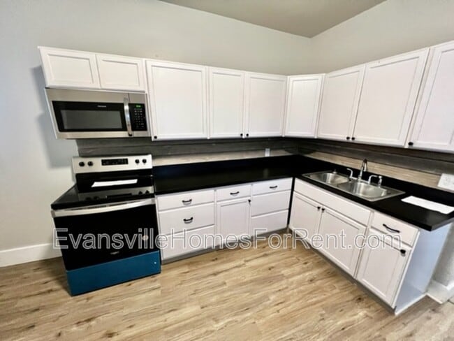 Photo - 2812 B St