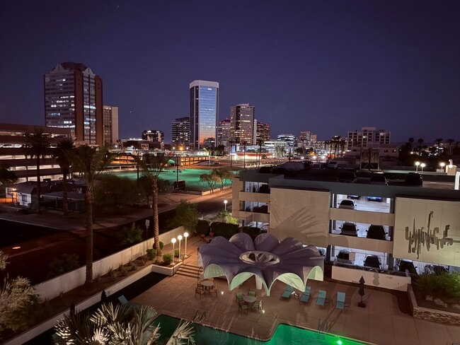 Building Photo - 207 W Clarendon Ave Unit Midtown High Rise Rental