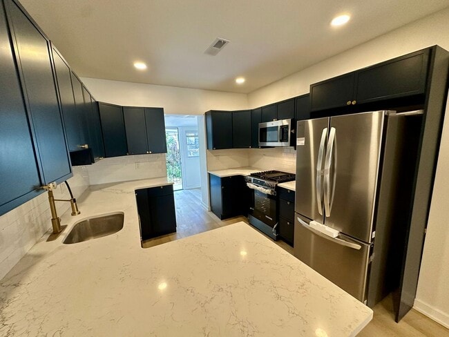 Building Photo - Fully renovated, bright, and spacious 3-bedroom, 1.5-bath home in an amazing location.