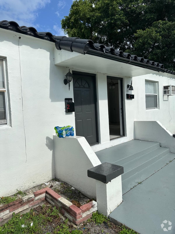 Building Photo - 2131 Hayes St Rental