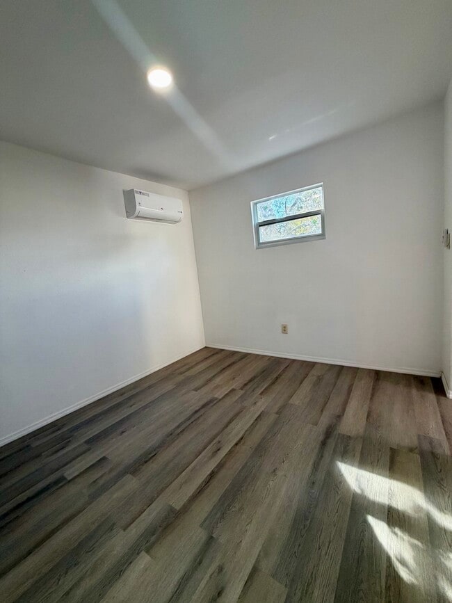 Photo - 4007 Deleuil Ave