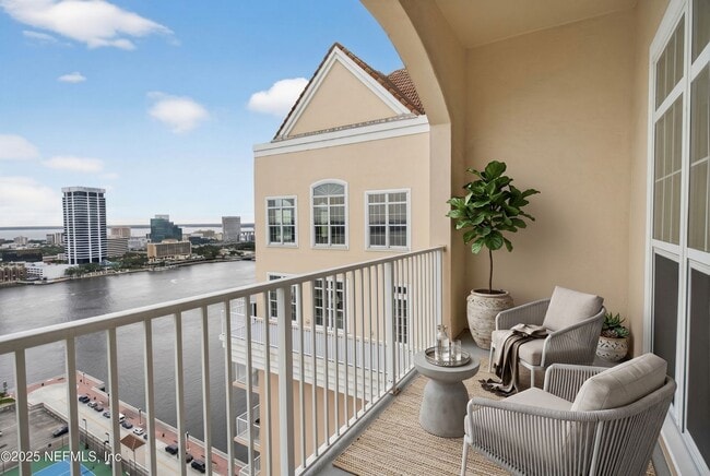 Building Photo - St Johns River Views!