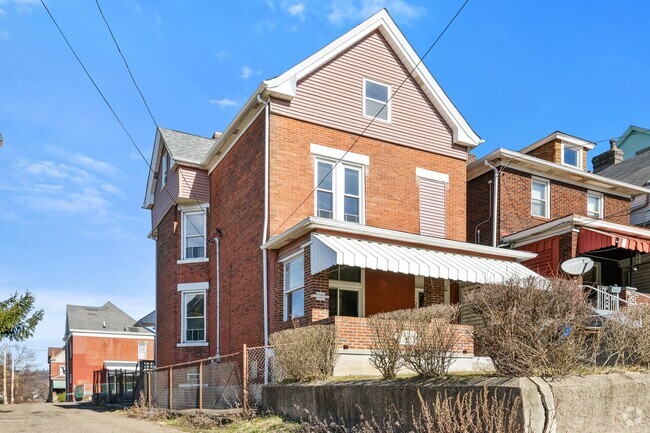 Building Photo - Spacious 5 Bedroom 1.5 Bathroom Home in Ha...